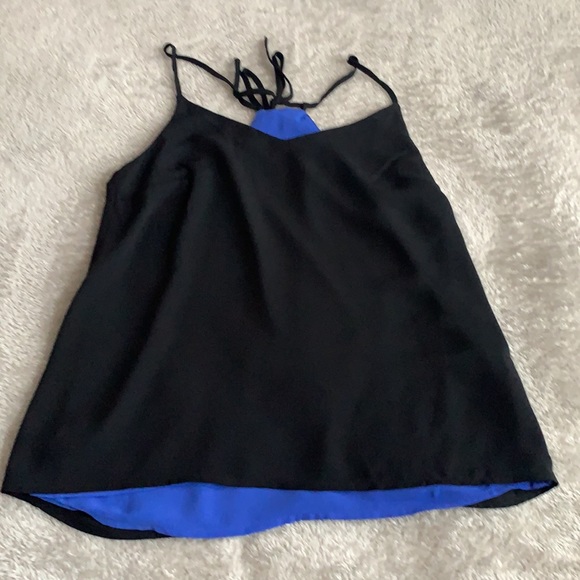 Two reversible and adjustable strapped tanks - Picture 3 of 7